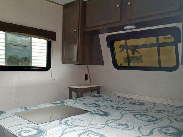 5ZT2CWFC8KJ121715 - 2019 FVCL CAMPER WHITE photo 5