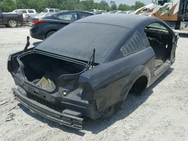 1ZVFT82H965258237 - 2006 FORD MUSTANG GT BLACK photo 4