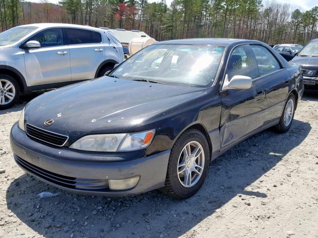 JT8BF28G8W5019152 - 1998 LEXUS ES 300 BLACK photo 2