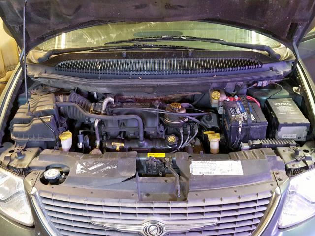 2C4GP54L22R557867 - 2002 CHRYSLER TOWN & COU GREEN photo 7