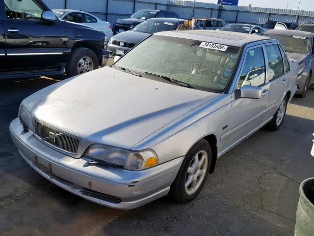 YV1LS5540W2431557 - 1998 VOLVO S70 SILVER photo 2