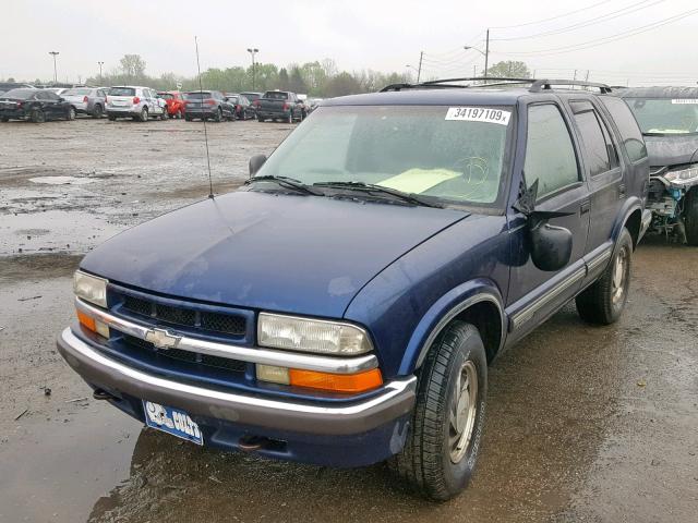 1GNDT13W6W2300094 - 1998 CHEVROLET BLAZER BLUE photo 2