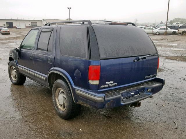 1GNDT13W6W2300094 - 1998 CHEVROLET BLAZER BLUE photo 3