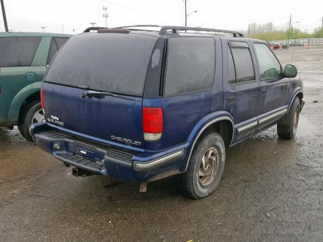 1GNDT13W6W2300094 - 1998 CHEVROLET BLAZER BLUE photo 4