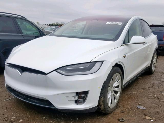 5YJXCDE2XHF052000 - 2017 TESLA MODEL X WHITE photo 2