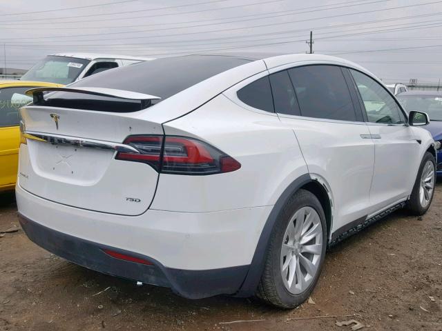 5YJXCDE2XHF052000 - 2017 TESLA MODEL X WHITE photo 4