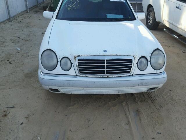 WDBJF55F8VA345810 - 1997 MERCEDES-BENZ E 320 WHITE photo 9