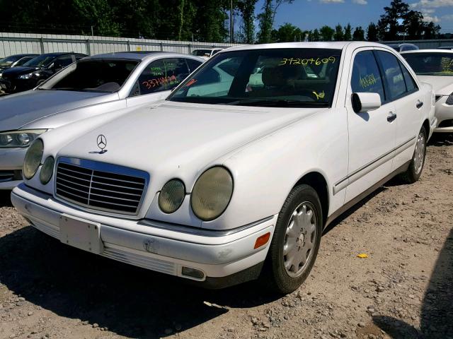 WDBJF55F9VA446418 - 1997 MERCEDES-BENZ E 320 WHITE photo 2