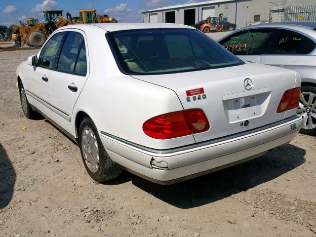 WDBJF55F9VA446418 - 1997 MERCEDES-BENZ E 320 WHITE photo 3