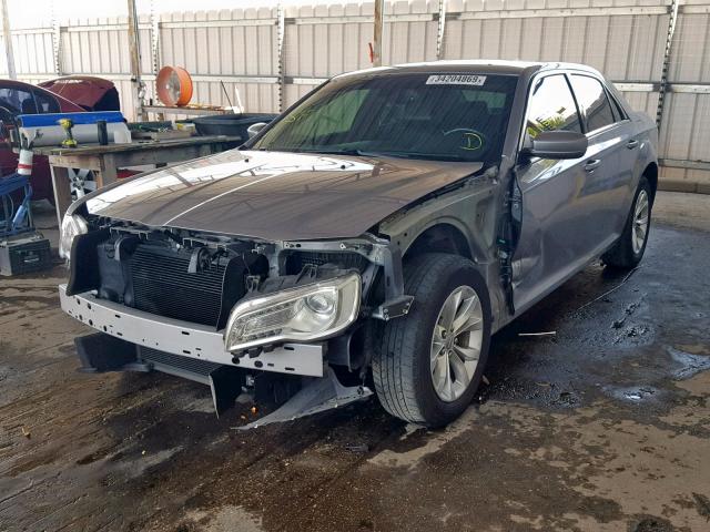 2C3CCAAGXFH806975 - 2015 CHRYSLER 300 LIMITE GRAY photo 2