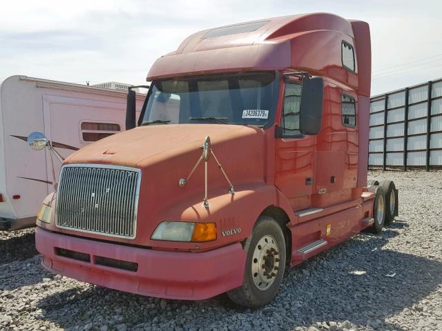 4V4NC9RH41N253891 - 2001 VOLVO VN VNL RED photo 2