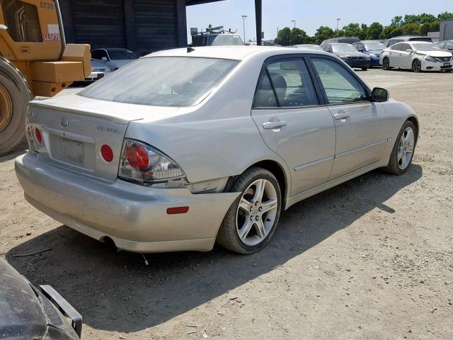 JTHBD192640087737 - 2004 LEXUS IS 300 SILVER photo 4