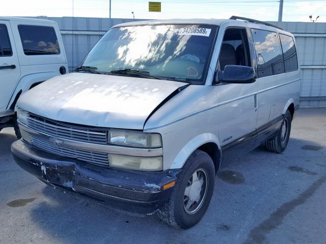 1GNDM19W7WB201627 - 1998 CHEVROLET ASTRO GRAY photo 2