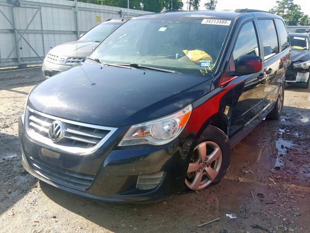 2V4RW3DG2BR642748 - 2011 VOLKSWAGEN ROUTAN SE BLUE photo 2