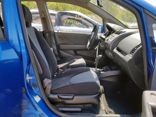 JHMGD38488S030406 - 2008 HONDA FIT BLUE photo 5