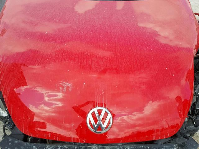3VW517AT8GM806578 - 2016 VOLKSWAGEN BEETLE S/S RED photo 7