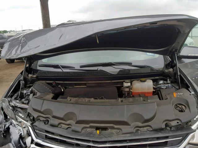 1GNEVJKW4JJ240945 - 2018 CHEVROLET TRAVERSE P GRAY photo 7