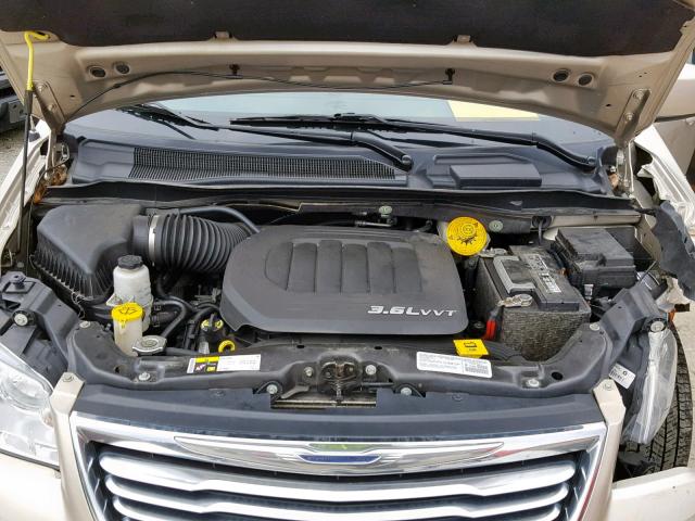 2C4RC1BG8ER176631 - 2014 CHRYSLER TOWN & COU GOLD photo 7