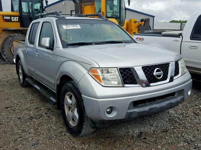 1N6AD07U56C405308 - 2006 NISSAN FRONTIER C SILVER photo 1