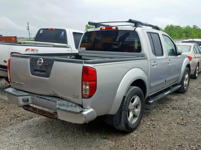 1N6AD07U56C405308 - 2006 NISSAN FRONTIER C SILVER photo 4