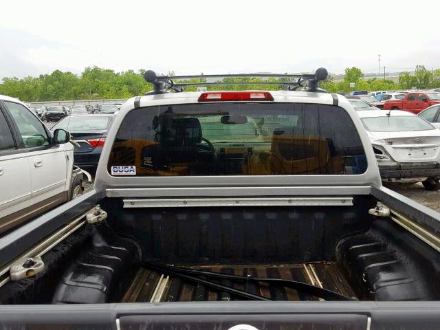 1N6AD07U56C405308 - 2006 NISSAN FRONTIER C SILVER photo 6