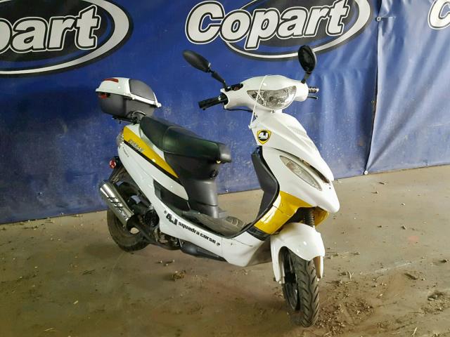 LL0TCAPH1JY783425 - 2017 YMST SCOOTER WHITE photo 1