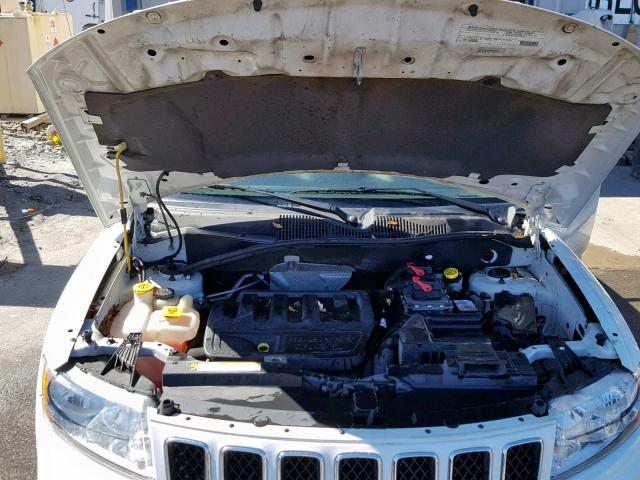 1C4NJDBB8CD638034 - 2012 JEEP COMPASS SP თეთრი ფოტო 7