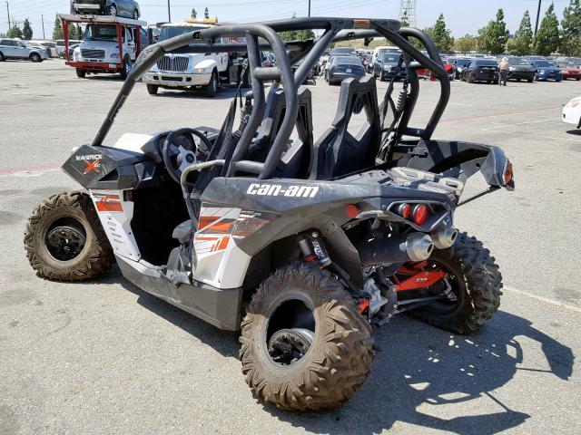 3JBPVAP26FJ000267 - 2015 CAN-AM MAVERICK 1 WHITE photo 3