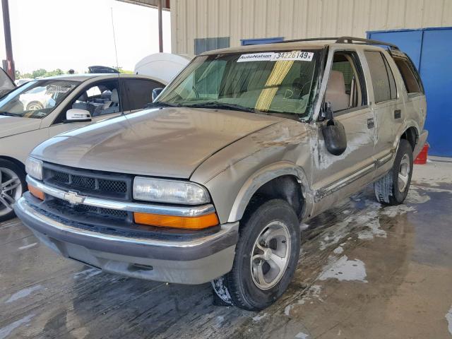 1GNCS13W112197707 - 2001 CHEVROLET BLAZER GOLD photo 2