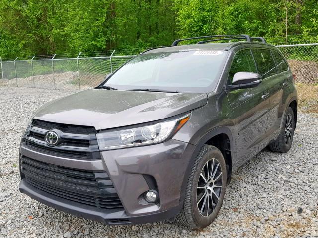 5TDJZRFH5HS420454 - 2017 TOYOTA HIGHLANDER GRAY photo 2