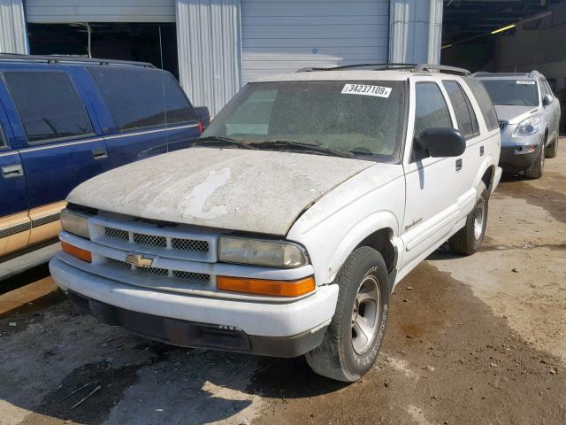 1GNCS13W8Y2170174 - 2000 CHEVROLET BLAZER WHITE photo 2