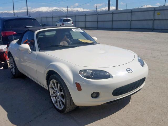 JM1NC25F160104981 - 2006 MAZDA MX-5 MIATA WHITE photo 1