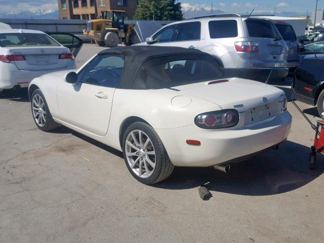 JM1NC25F160104981 - 2006 MAZDA MX-5 MIATA WHITE photo 3