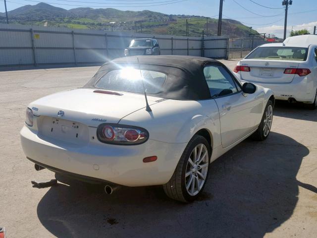 JM1NC25F160104981 - 2006 MAZDA MX-5 MIATA WHITE photo 4