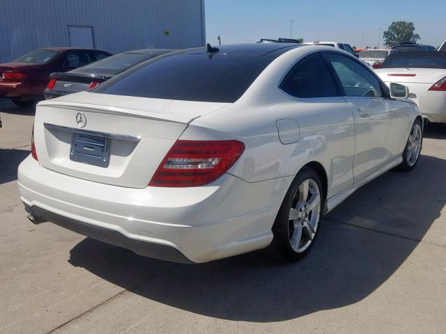 WDDGJ4HB7CF914682 - 2012 MERCEDES-BENZ C 250 WHITE photo 4