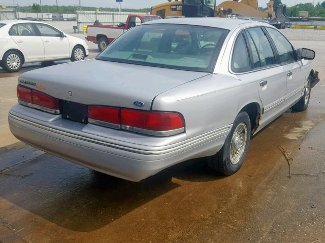 2FALP74W1VX210489 - 1997 FORD CROWN VICT SILVER photo 4