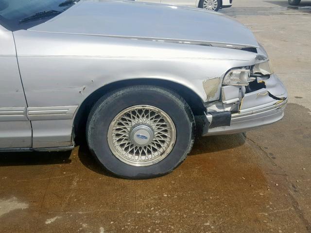 2FALP74W1VX210489 - 1997 FORD CROWN VICT SILVER photo 9