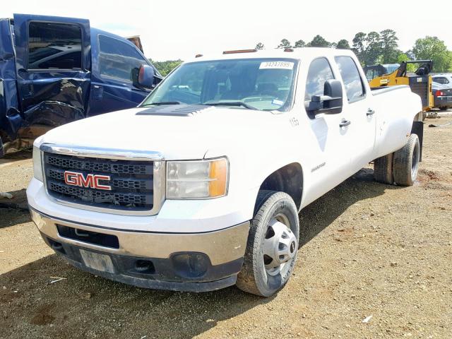 1GT422C83DF122654 - 2013 GMC SIERRA K35 WHITE photo 2