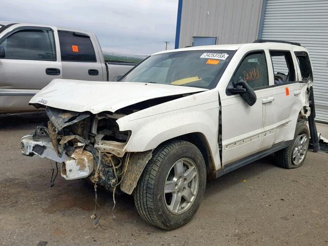 1J8GR48KX7C538143 - 2007 JEEP GRAND CHER WHITE photo 2