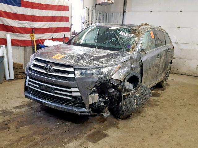 5TDJZRFH7JS859712 - 2018 TOYOTA HIGHLANDER GRAY photo 2