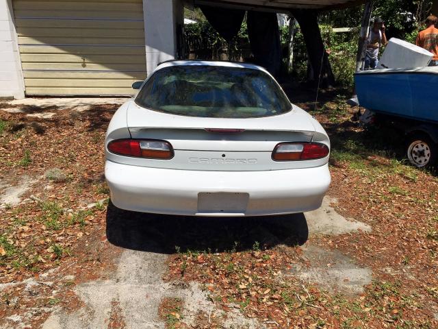 2G1FP22K822115147 - 2002 CHEVROLET CAMARO WHITE photo 8