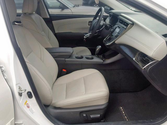 4T1BK1EB6JU286915 - 2018 TOYOTA AVALON XLE WHITE photo 5