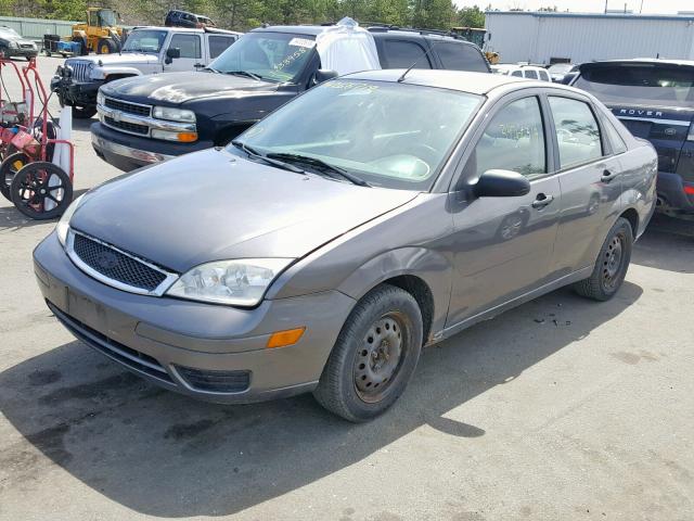 1FAFP34N46W123972 - 2006 FORD FOCUS ZX4 GRAY photo 2