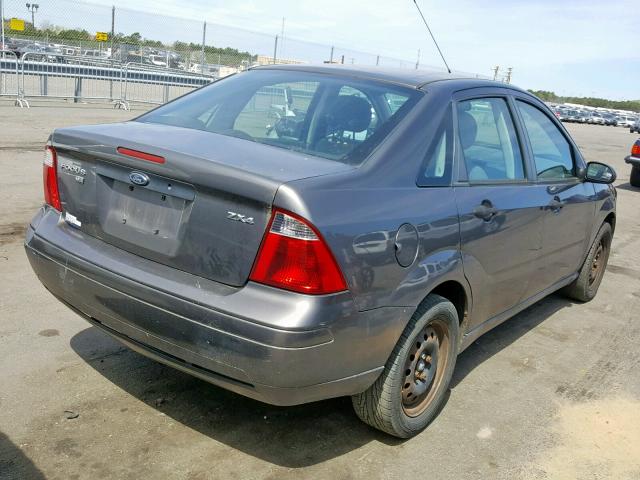 1FAFP34N46W123972 - 2006 FORD FOCUS ZX4 GRAY photo 4