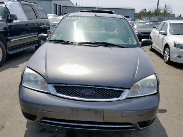 1FAFP34N46W123972 - 2006 FORD FOCUS ZX4 GRAY photo 9