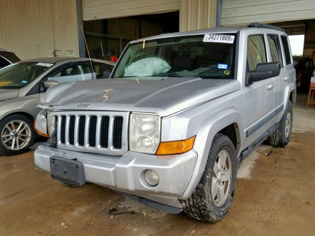 1J8HH48K98C115465 - 2008 JEEP COMMANDER SILVER photo 2