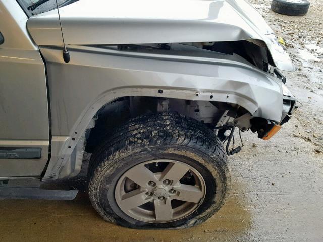 1J8HH48K98C115465 - 2008 JEEP COMMANDER SILVER photo 9