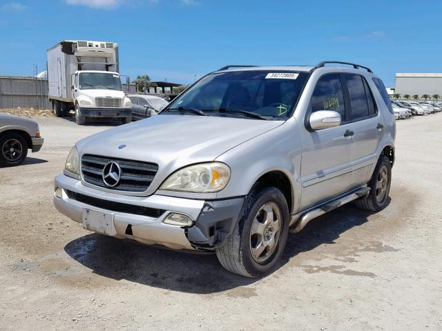 4JGAB57E04A460834 - 2004 MERCEDES-BENZ ML 350 SILVER photo 2