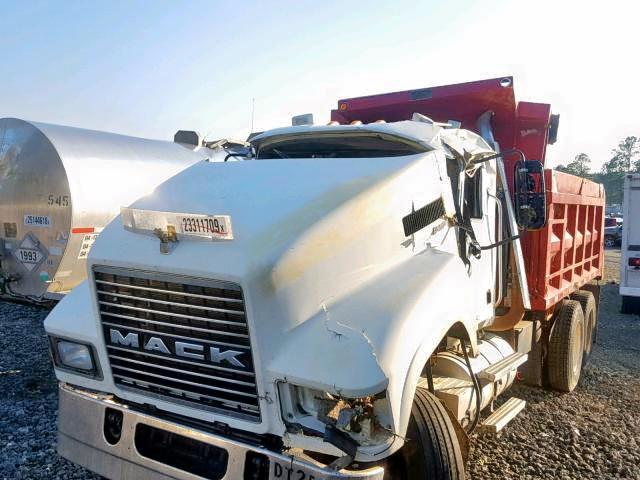 1M2AN09Y88N002538 - 2008 MACK 600 CHU600 WHITE photo 10