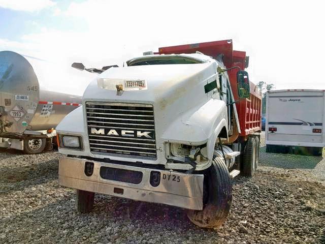 1M2AN09Y88N002538 - 2008 MACK 600 CHU600 WHITE photo 2